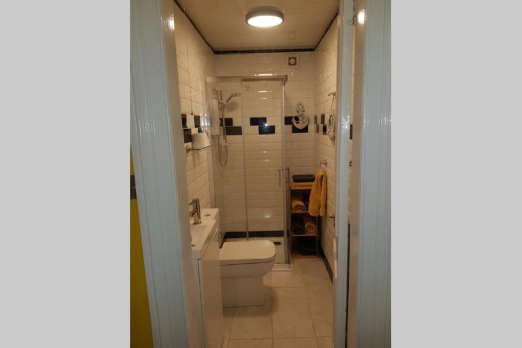 Snug - Fountain Bank Apartment Хелънсбърг Екстериор снимка