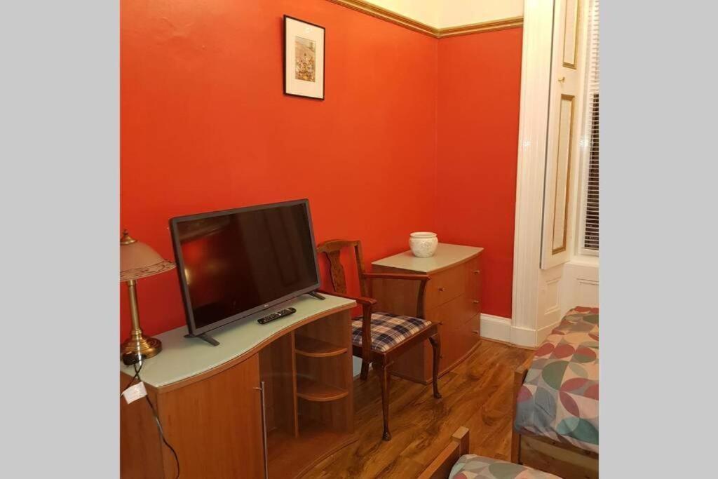Snug - Fountain Bank Apartment Хелънсбърг Екстериор снимка