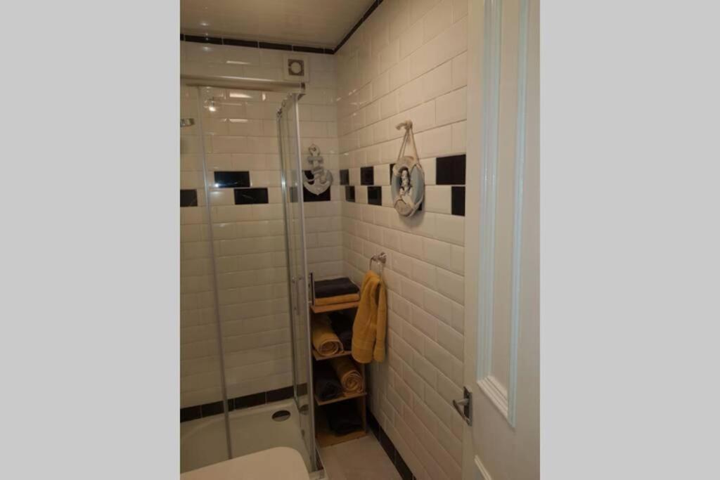 Snug - Fountain Bank Apartment Хелънсбърг Екстериор снимка