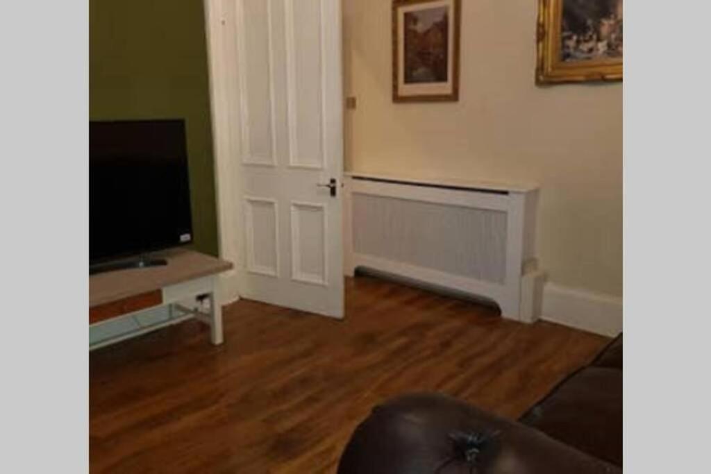 Snug - Fountain Bank Apartment Хелънсбърг Екстериор снимка