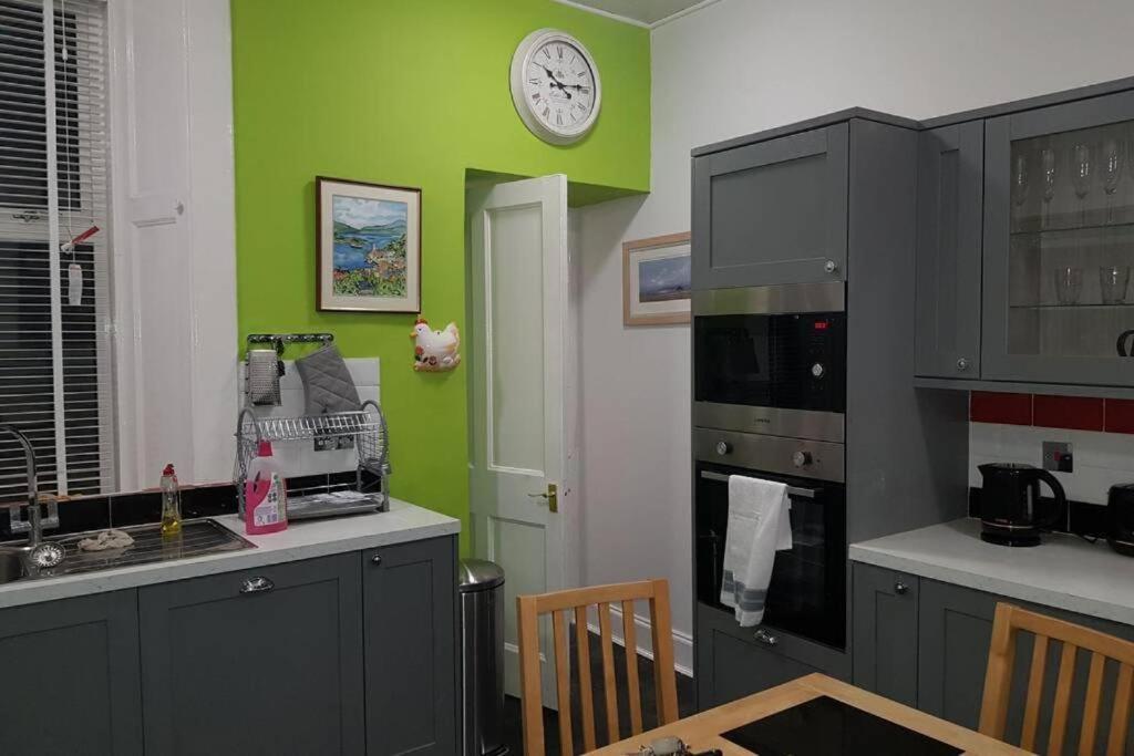 Snug - Fountain Bank Apartment Хелънсбърг Екстериор снимка